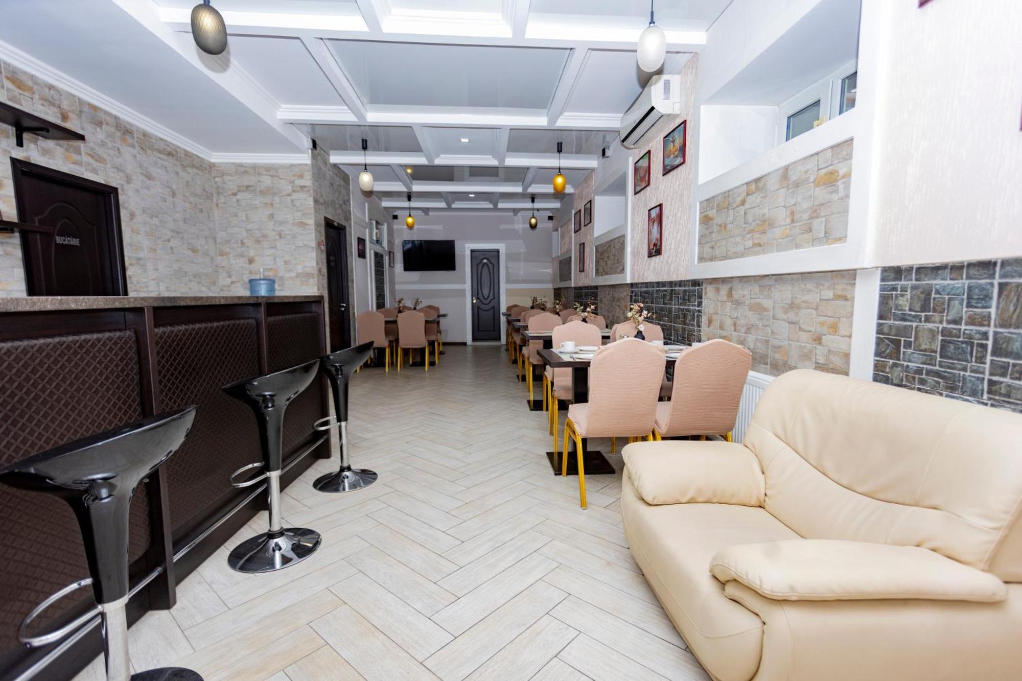 Lolo Hotel Chisinau Exterior foto